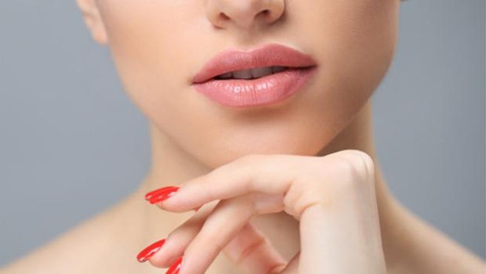 Aman dan Mudah, Ini 5 Cara Alami Mencerahkan Bibir Gelapmu