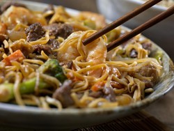 Resep Bakmi Goreng Spesial Imlek yang Komplet Isinya