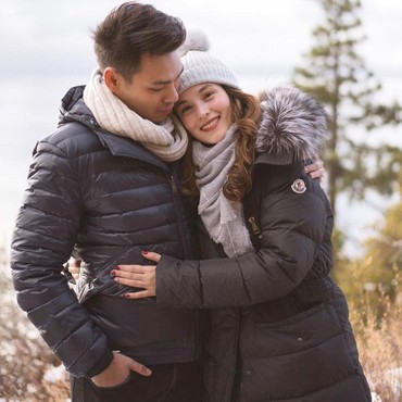 2 Tahun Berpacaran, Ini Momen Kemesraan Chelsea Islan dan Rob Clinton Kardinal