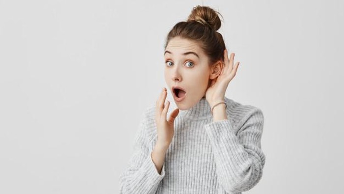 Daripada Pakai Cotton Bud, 3 Cara Ini Lebih Dianjurkan Untuk Membersihkan Telinga