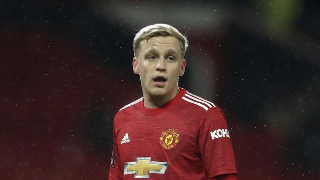 Cuplikan video penampilan terbaik Donny van de Beek bersama Ajax di Liga Champions mendadak viral seiring dengan rutinitasnya jadi cadangan Manchester United.