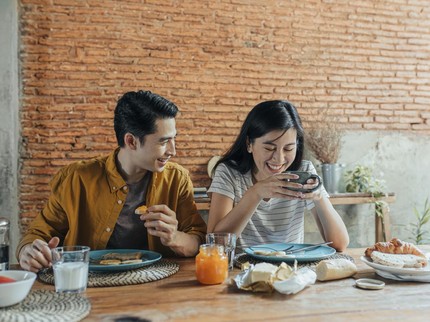 Tetanggaan Sama Mantan Pacarnya Suami? Slow Aja, Bun
