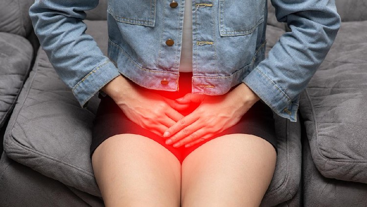 ilustrasi vagina pegal woman have bladder or uti pain sitting on bed in bedroom after wake up feeling so illness,Healthcare concept