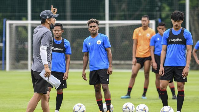 Warganet dilema menonton Timnas Indonesia U-23 vs PS Tira Persikabo atau sinetron Ikatan Cinta pada Jumat (5/3).