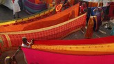 FOTO: Magh Mela, Upacara Mandi Bersihkan Dosa di India Magh Mela atau Magha Mela merupakan ritual penebusan dosa bagi umat Hindu di India dengan mandi di Sungai Sangam, Prayagraj, India.