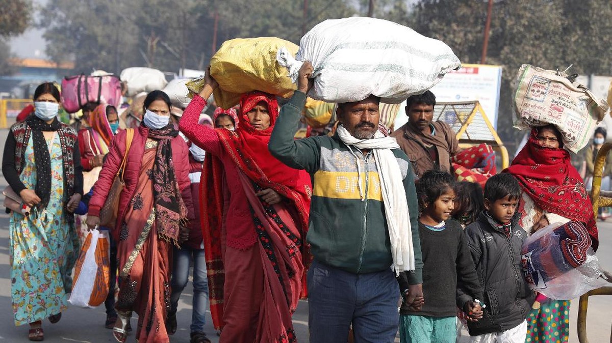 FOTO: Magh Mela, Upacara Mandi Bersihkan Dosa di India