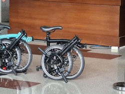 Operator Ihsan Yunus Serahkan 2 Brompton ke KPK Terkait Kasus Bansos