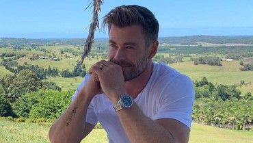 img-title Manis Banget, Chris Hemsworth Pamerkan Surat dari Sang Putra