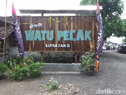 Puluhan Penari Topeng Kaliwungu Ramaikan Tepi Pantai Watu Pecak
