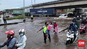 Banjir Surut, Jalan Kaligawe Semarang Dibuka Pagi Ini