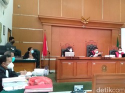 Saksi Beda Keterangan dengan BAP, Pengacara Syahganda Minta Penyidik Dihadirkan