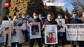 VIDEO: Warga Uighur Demo Kedutaan Tiongkok di Turki