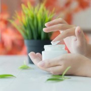 Tidak Hanya Melembabkan, Moisturizer dengan Kandungan Rose Ini Juga Bisa Mencerahkan Kulit