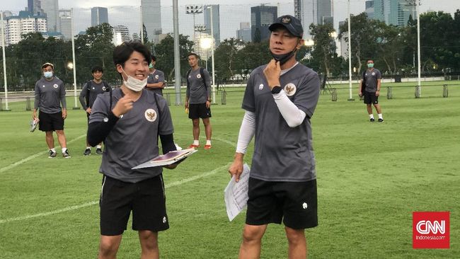4 Pemain Mangkir Latihan Timnas SEA Games 2021 Empat pemain belum bergabung mengikui sesi latihan Timnas Indonesia sebagai persiapan SEA Games 2021 di Lapangan D Senayan, Rabu (10/2).