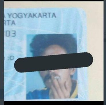 Viral Foto KTP sambil Merokok, Netizen: Sebat Seumur Hidup