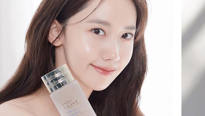 Lebih Dewasa dan Anggun, Berikut Tampilan Baru Yoona Bersama Estee Lauder