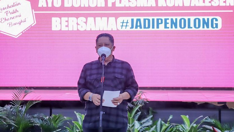 Pelaksana Tugas (Plt) Wali Kota Surabaya Whisnu Sakti Buana mengungkapkan pihaknya terus melakukan berbagai upaya untuk memutus mata rantai penyebaran virus