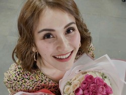 Intip Harga Outfit Ayu Ting Ting yang Disebut-sebut Contek Nagita Slavina