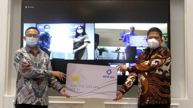 Kolaborasi Mandiri dengan Artajasa ini sejalan dengan peraturan yang mensyaratkan BPR dan BPRS terhubung dengan GPN melalui bank umum atau bank umum syariah.