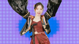 JYP Minta Maaf soal Kostum Dahyun-Chaeyoung di Switch to Me