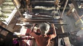 FOTO: Filosofi dalam Sehelai Kain Tenun Songket Silungkang Tenun Songket Silungkang mengandung nilai-nilai kehidupan di masyarakat. Nilai-nilai itu adalah kesakralan, keindahan, ketekunan, ketelitian, dan kesabaran.