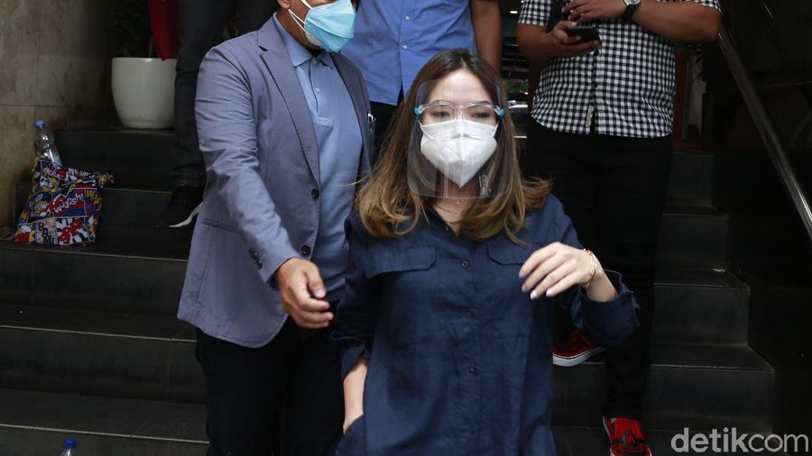 Gisel Anastasia Artis Gisel Anastasia mendatangi untuk wajib lapor di Polda Metro Jaya, Jakarta, Kamis, (11/2/2021).