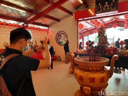 Ibadah Imlek di Glodok Tetap Berjalan dengan Protokol Kesehatan
