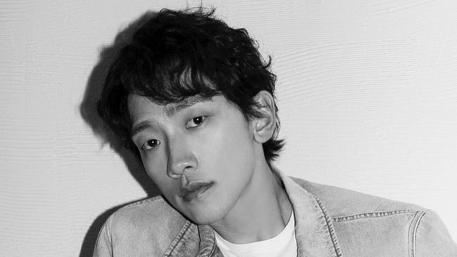 Agensi mengonfirmasi Rain akan comeback solo dengan merilis mini album terbaru, PIECES by RAIN, pada 3 Maret 2021.