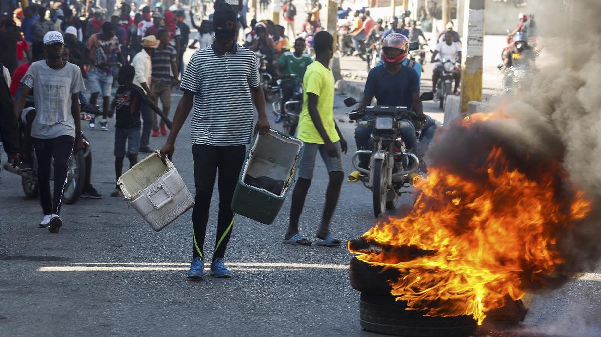 FOTO: Kerusuhan di Haiti Tuntut Presiden Moise Mundur