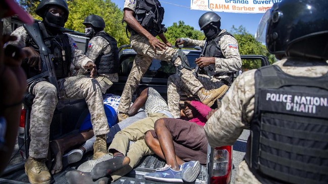 FOTO: Kerusuhan di Haiti Tuntut Presiden Moise Mundur