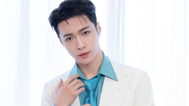 Lay dipastikan akan berpartisipasi dalam album spesial EXO bertajuk Don Don't Fight The Feeling.