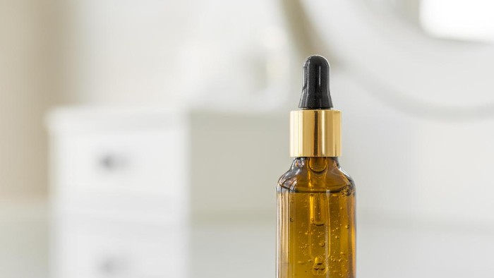 Mampu Cerahkan Wajah, 3 Serum dengan Kandungan Vitamin C Ini Wajib Kamu Coba