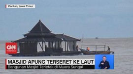 VIDEO: Banjir, Masjid Apung Terseret ke Laut