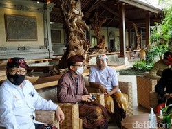 Berkantor di Bali, Sandiaga Takjub dengan Balai Budaya Puspem Badung