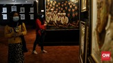 FOTO: Merekam Kehidupan Suku Baduy Lewat Goresan Kanvas Pameran lukisan bertema Suku Baduy karya perupa Jenny Mahastuti, di gedung Perpustakaan Nasional RI, jalan Merdeka Selatan, Jakarta Pusat, Kamis (11/2).