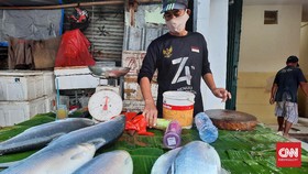 Malam Terakhir Penjaja Bandeng Musiman Imlek di Rawa Belong