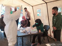 Polisi Tes Rapid Antigen Pengendara di Ciamis Jelang Libur Imlek