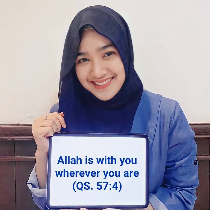 Penampilan baru Cut Syifa banyak diapresiasi oleh penggemarnya. Bahkan tak sedikit pula penggemar yang mengucapkan syukur dan mendoakan Cut Syifa agar istiqomah berhijab. (instagram.com/twinsgaje)