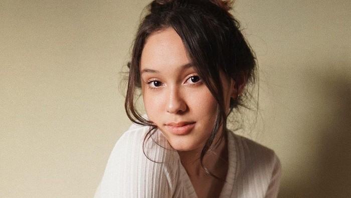 5 Produk Makeup Dear Me Beauty yang Cocok Buat Makeup Natural