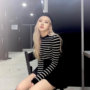 Rose BLACKPINK Bakal Jadi MC Spesial di Variety Show 'My Ugly Duckling'