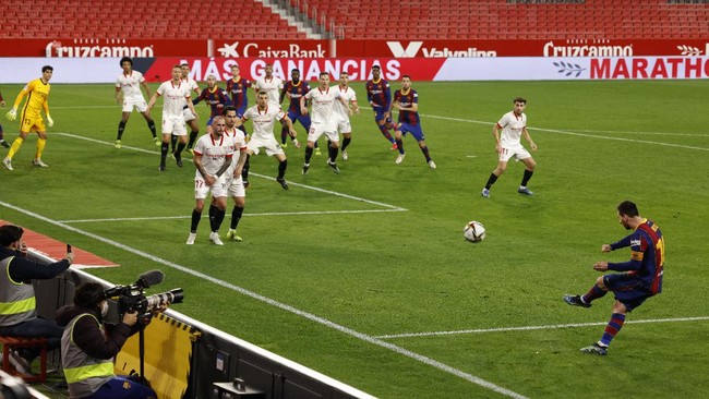 FOTO: Barcelona Dihajar Gol Mantan