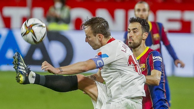 Sevilla tekuk Barcelona 2-0 pada leg pertama semifinal Copa del Rey di Stadion Roman Sanchez Pizjuan, Kamis (11/1) dini hari WIB.