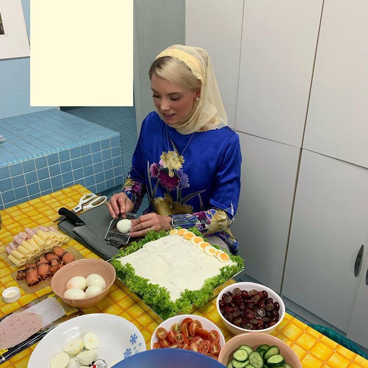 <p>Selain melakukan aksi bakti sosial, Sofie juga kerap ikut andil dalam penggalangan dana dengan berjualan makanan buatannya sendiri. (Foto: Instagram @ljo_)</p>