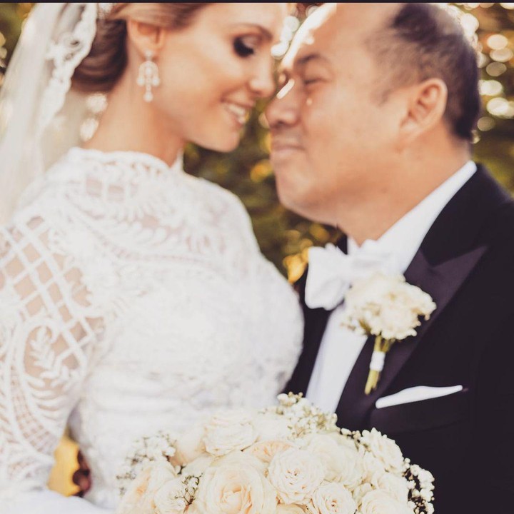 <p>Sofie Louise Johansson menikah dengan Putra Mahkota Kelantan Malaysia, Dr. Tengku Muhammad Faiz Petra, pada 19 April 2019 lalu, Bunda. Kala itu, wanita kelahiran Swedia ini berusia 33 tahun. (Foto: Instagram @ljo_)</p>