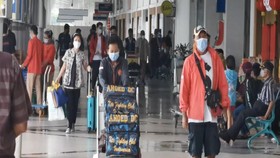 VIDEO: Jelang Libur Imlek Bandara Juanda Ramai Penumpang