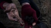 FOTO: Warga Miskin Hongaria Bakar Plastik Agar Tetap Hangat Musim dingin menjadi saat terberat bagi warga miskin di Hongaria untuk menghangatkan diri demi bertahan hidup.
