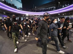 Aktivis Thailand Ditangkap Atas Tuduhan Bakar Foto Raja