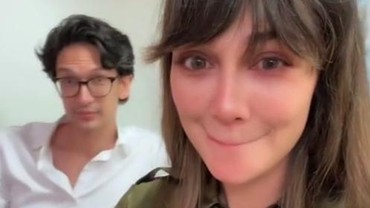 img-title Kecup Manja Luna Maya, Dimas Beck Bikin Netizen Baper