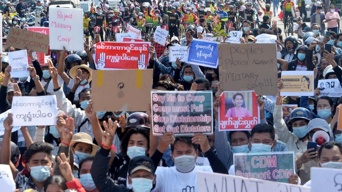 FOTO: Gelombang Protes Rakyat Myanmar Lawan Kudeta Militer