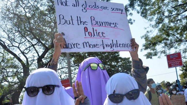 Para aktivis Myanmar mendesak warga berhenti membayar pajak hingga tagihan listrik sebagai perlawanan terhadap junta militer.